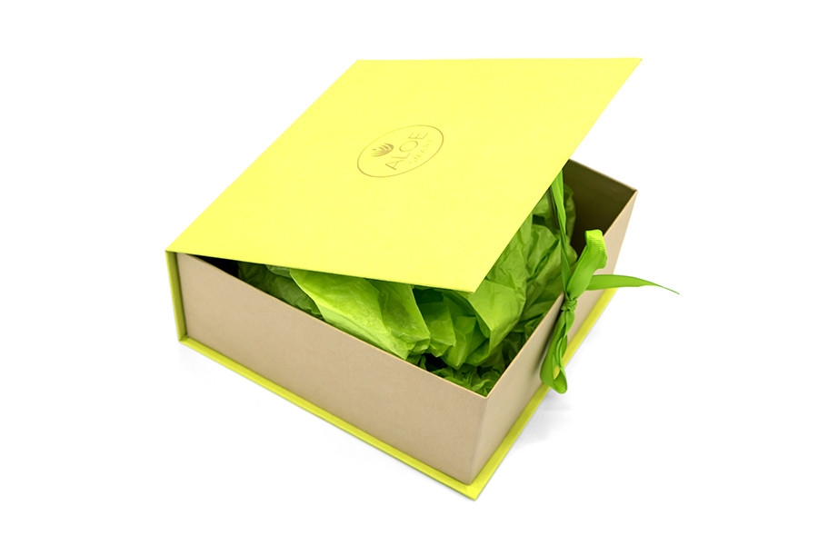 Переплетная коробка для косметических средств с лентой и бумажным наполнителем
