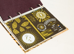 Полноцветная печать с золотом на плотной дизайнерской бумаге